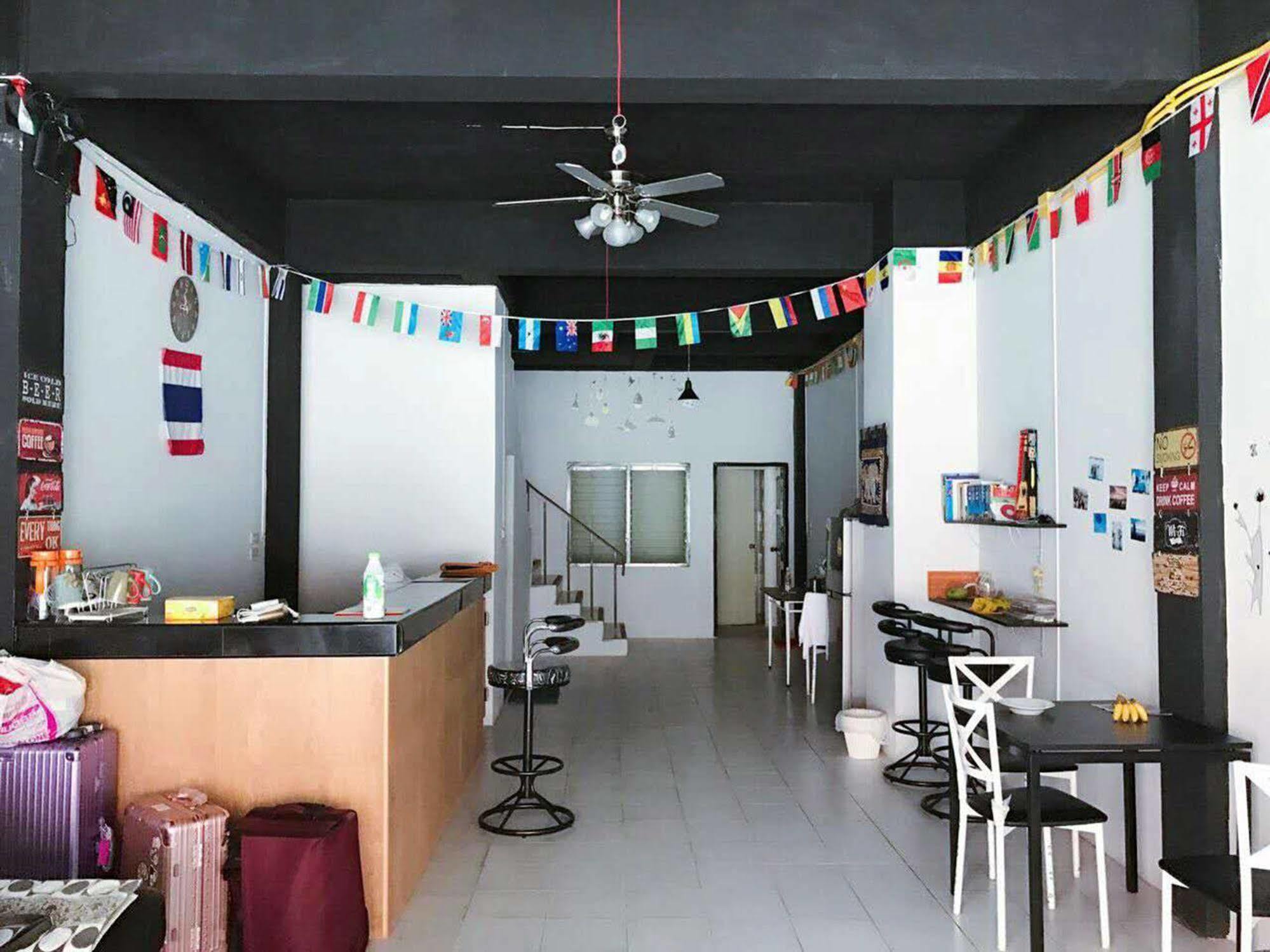 The Galiness International Backpacker Hostel Phuket Patong Ngoại thất bức ảnh